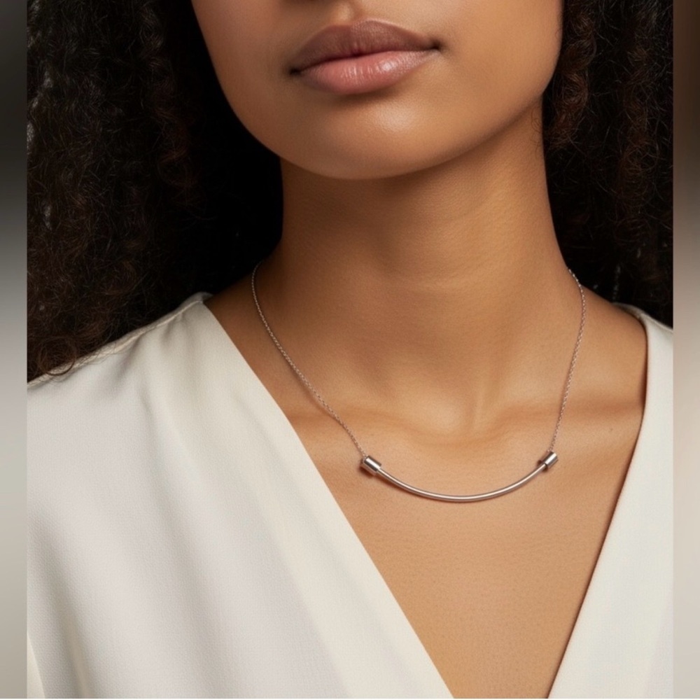Sseko Elegant Silver Necklace